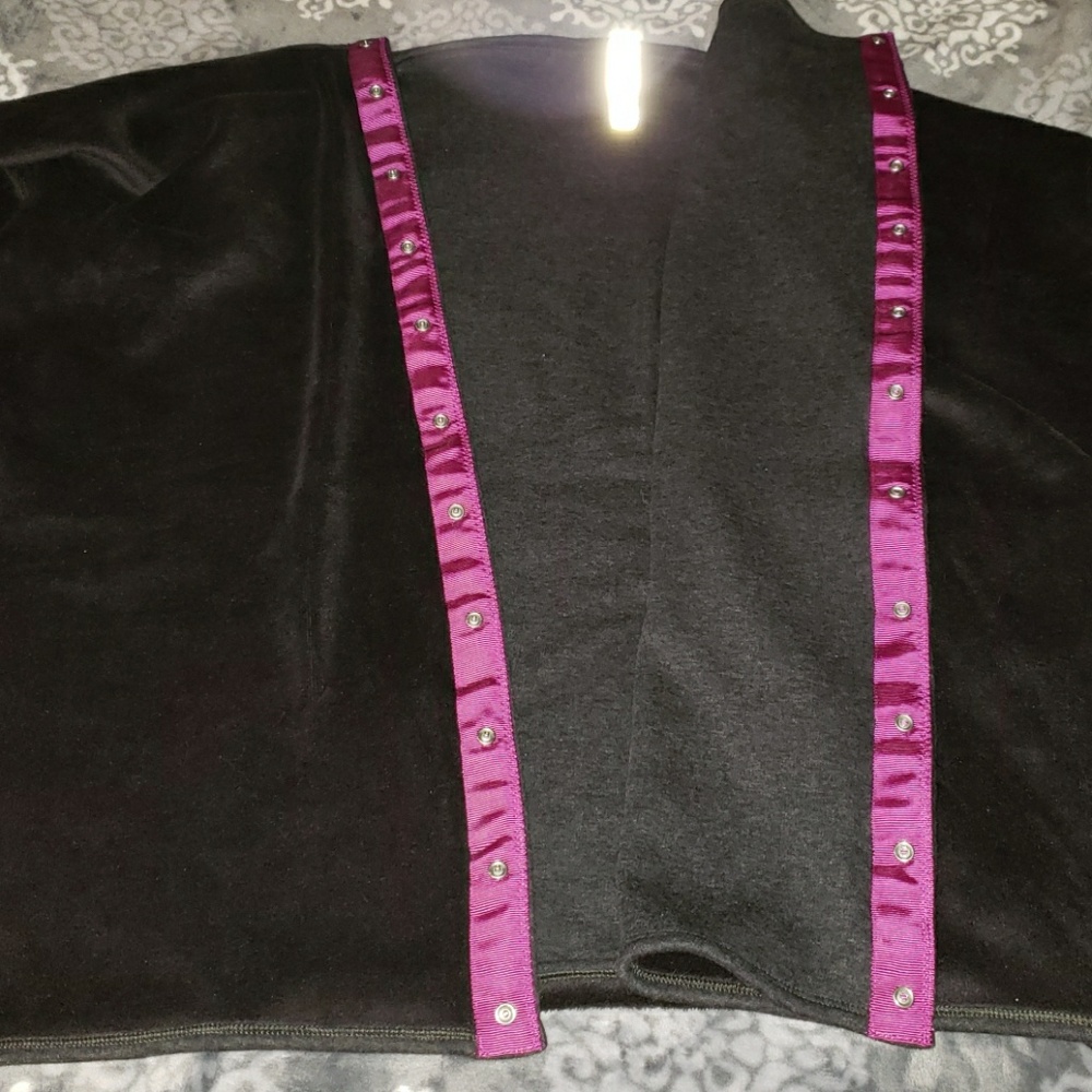 Lululemon infinity scarf/button off. EUC.